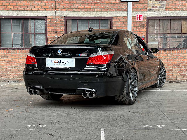 Bmw m5 5.0 v10 e60 500pk 2006 5-serie youngtimer - afbeelding 35 van  37