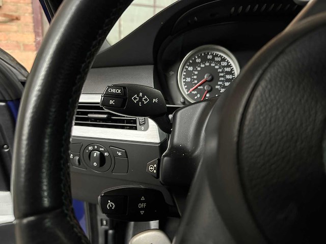 Bmw m5 5.0 v10 e60 500pk 2006 5-serie youngtimer - afbeelding 15 van  37
