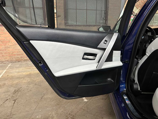 Bmw m5 5.0 v10 e60 500pk 2006 5-serie youngtimer - afbeelding 24 van  37