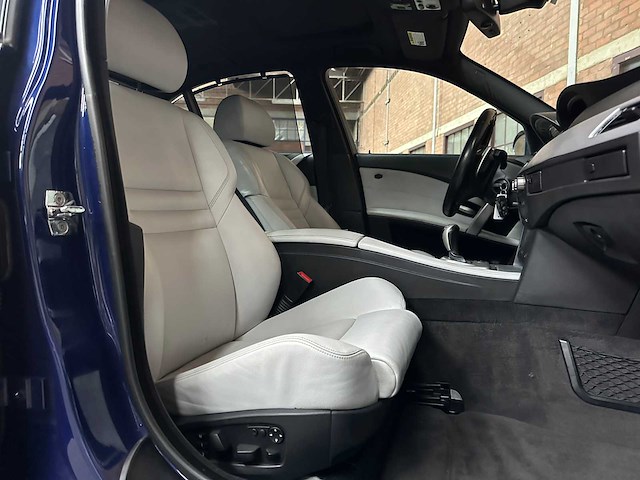 Bmw m5 5.0 v10 e60 500pk 2006 5-serie youngtimer - afbeelding 29 van  37
