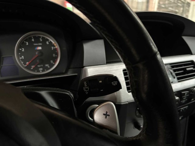 Bmw m5 5.0 v10 e60 500pk 2006 5-serie youngtimer - afbeelding 16 van  37