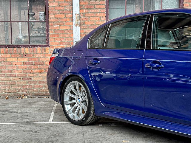 Bmw m5 5.0 v10 e60 500pk 2006 5-serie youngtimer - afbeelding 2 van  30