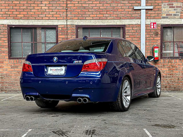Bmw m5 5.0 v10 e60 500pk 2006 5-serie youngtimer - afbeelding 3 van  30