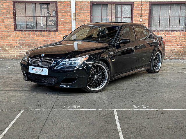 Bmw m5 v10 500pk 2006 - afbeelding 1 van  32