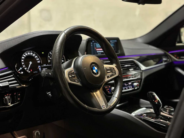 Bmw m550i xdrive high executive 4.4 v8 462pk 2017 5-serie, l-483-sf - afbeelding 18 van  64