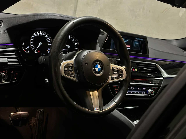 Bmw m550i xdrive high executive 4.4 v8 462pk 2017 5-serie, l-483-sf - afbeelding 19 van  64