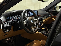 Bmw m550i xdrive high executive g30 462pk 2018 (origineel-nl), rs-253-r - afbeelding 19 van  65