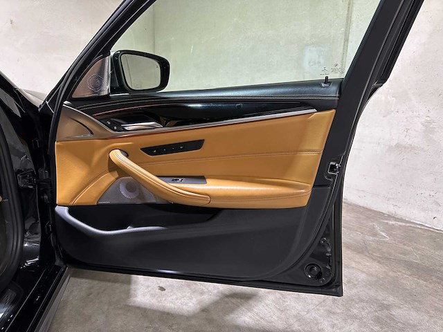 Bmw m550i xdrive high executive g30 462pk 2018 (origineel-nl), rs-253-r - afbeelding 57 van  65