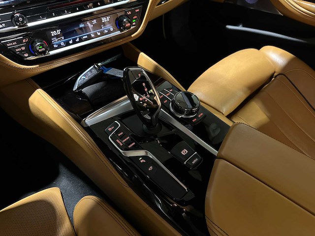 Bmw m550i xdrive high executive g30 462pk 2018 (origineel-nl), rs-253-r - afbeelding 30 van  65
