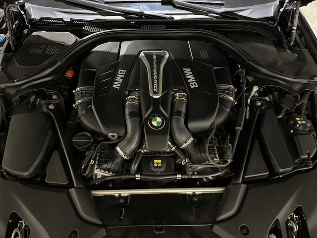 Bmw m550i xdrive high executive g30 462pk 2018 (origineel-nl), rs-253-r - afbeelding 60 van  65