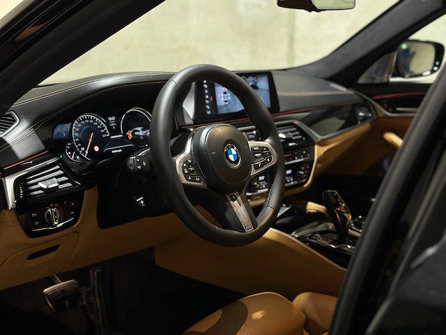 Bmw m550i xdrive high executive g30 462pk 2018 (origineel-nl), rs-253-r - afbeelding 26 van  65