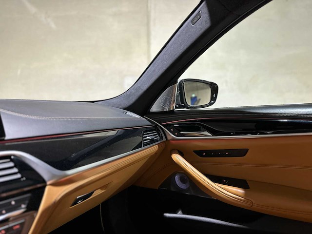 Bmw m550i xdrive high executive g30 462pk 2018 (origineel-nl), rs-253-r - afbeelding 40 van  65