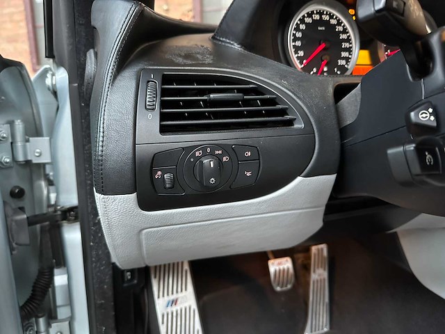 Bmw m6 5.0 v10 e63 507pk 2006 6-serie coupe youngtimer - afbeelding 19 van  39