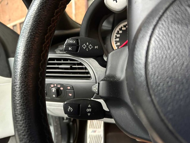 Bmw m6 5.0 v10 e63 507pk 2006 6-serie coupe youngtimer - afbeelding 22 van  39