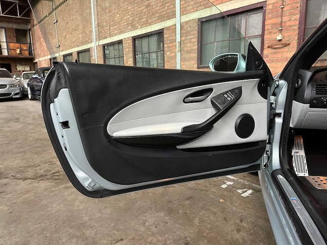 Bmw m6 5.0 v10 e63 507pk 2006 6-serie coupe youngtimer - afbeelding 30 van  39