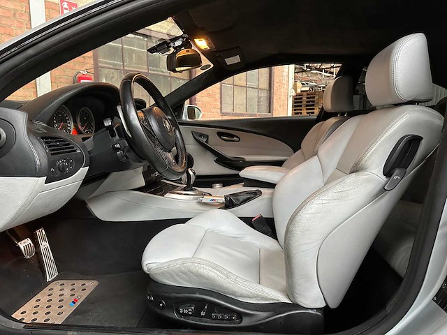 Bmw m6 5.0 v10 e63 507pk 2006 6-serie coupe youngtimer - afbeelding 31 van  39