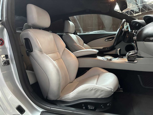 Bmw m6 5.0 v10 e63 507pk 2006 6-serie coupe youngtimer - afbeelding 28 van  38