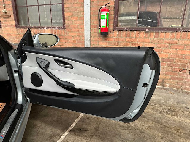 Bmw m6 5.0 v10 e63 507pk 2006 6-serie coupe youngtimer - afbeelding 17 van  21