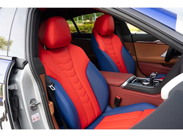 Bmw m850i gran coupé 4.4 v8 xdrive -the 8 x jeff koons- m-performance 530pk 2023 (1 van 99) (new) 8-serie (origineel-nl + 1e eigenaar) - afbeelding 12 van  117