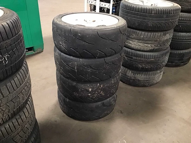 Bmw velgen met slikbanden (4x) - afbeelding 1 van  3