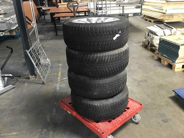 Bmw winterbanden (4x) - afbeelding 1 van  8