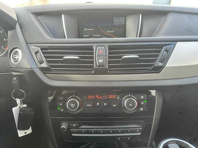 Bmw x1 -sdrive20i limited series automaat; 9-xgk-94 - afbeelding 3 van  20