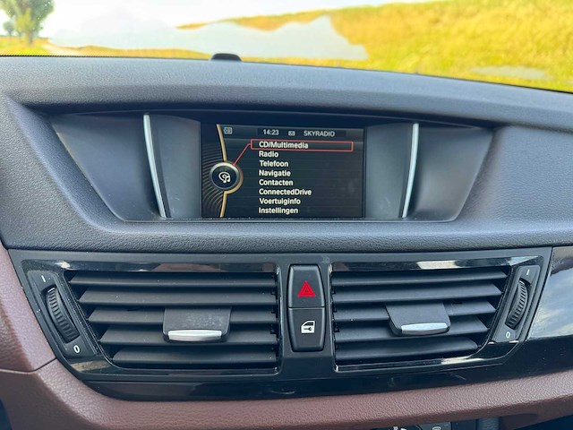 Bmw x1 sdrive16d chrome l sport automaat 8-klg -72; - afbeelding 16 van  30