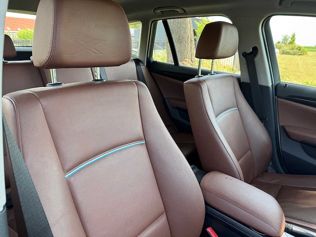 Bmw x1 sdrive16d chrome l sport automaat 8-klg -72; - afbeelding 29 van  30