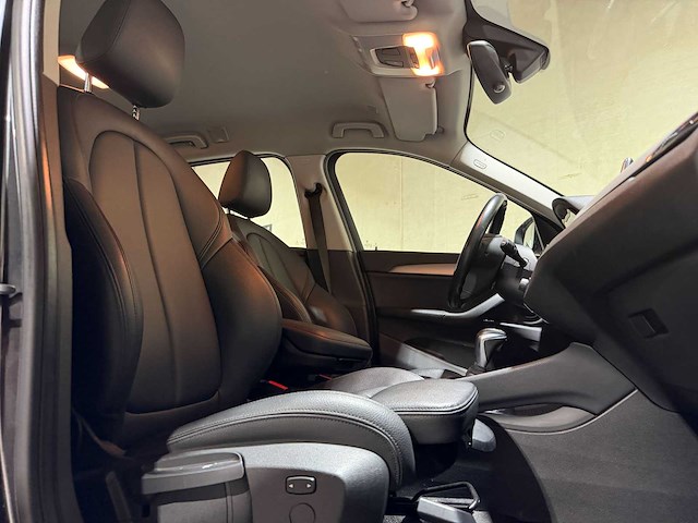Bmw x1 sdrive18i centennial high executive 134pk 2016, l-179-tt - afbeelding 32 van  45