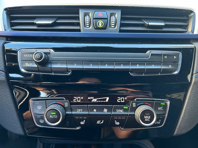 Bmw x1 sdrive18i executive edition automaat; hxb-17-z - afbeelding 10 van  19
