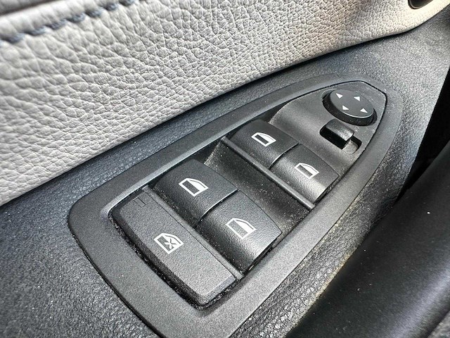 Bmw x1 xdrive20i centennial high executive automaat* jk-804-d - afbeelding 8 van  19