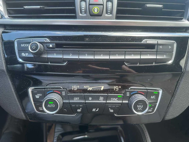 Bmw x1 xdrive20i centennial high executive automaat* jk-804-d - afbeelding 4 van  19