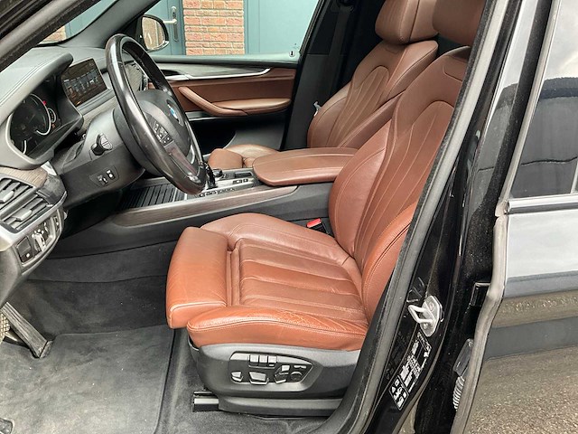 Bmw x5 30 d xdrive - bedrijfswagen (verbruikt olie) - afbeelding 2 van  17