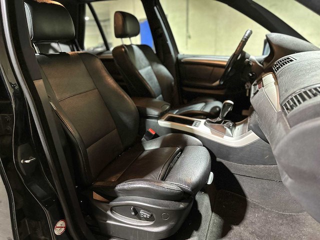 Bmw x5 3.0i executive 231pk 2002, 98-jx-jv youngtimer - afbeelding 33 van  42