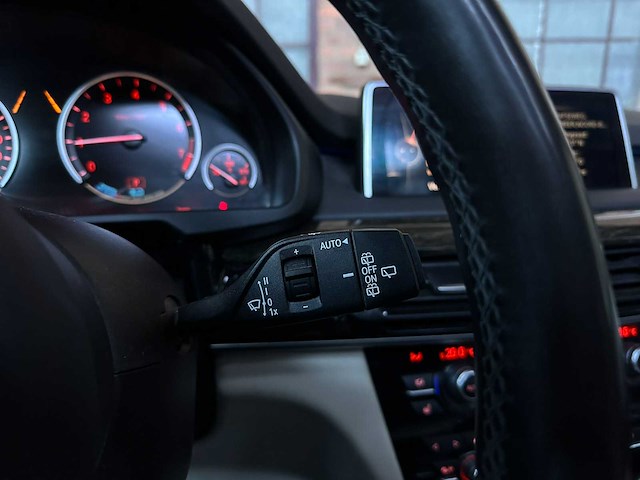 Bmw x5 xdrive40e iperformance high executive 313pk 2015 f15 (origineel-nl) plug-in hybrid, hr-433-v - afbeelding 24 van  35