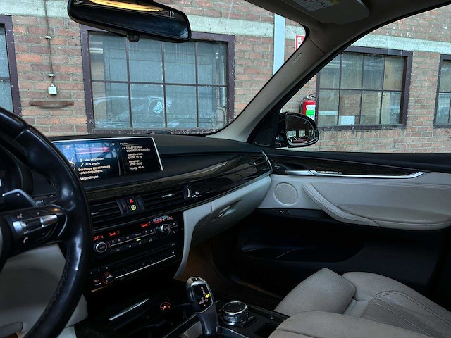 Bmw x5 xdrive40e iperformance high executive 313pk 2015 f15 (origineel-nl) plug-in hybrid, hr-433-v - afbeelding 28 van  35