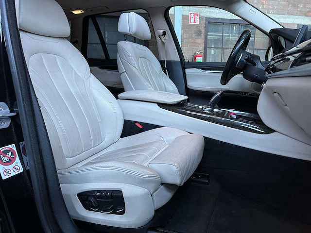 Bmw x5 xdrive40e iperformance high executive 313pk 2015 f15 (origineel-nl) plug-in hybrid, hr-433-v - afbeelding 14 van  47