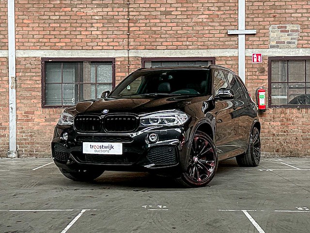 Bmw x5 xdrive50i high executive 4.4 v8 449pk 2015, j-245-hd - afbeelding 1 van  47