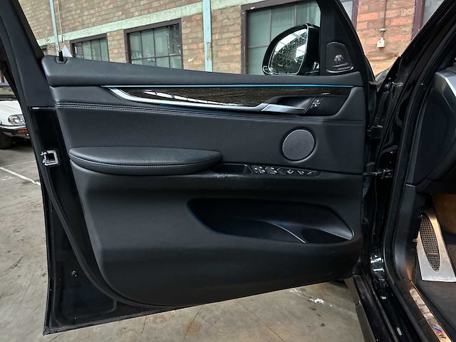 Bmw x5 xdrive50i high executive 4.4 v8 449pk 2015, j-245-hd - afbeelding 27 van  47