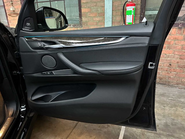 Bmw x5 xdrive50i high executive 4.4 v8 449pk 2015, j-245-hd - afbeelding 35 van  47