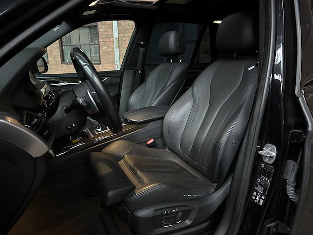 Bmw x5 xdrive50i high executive 4.4 v8 449pk 2015, j-245-hd - afbeelding 38 van  47