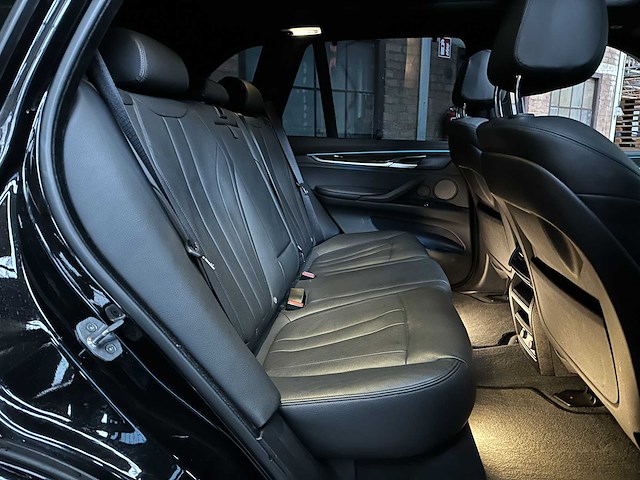 Bmw x5 xdrive50i high executive 4.4 v8 449pk 2015, j-245-hd - afbeelding 40 van  47