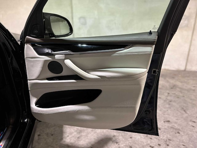 Bmw x5m 4.4 v8 m-sport f85 576hp 2015, jpv-47-k - afbeelding 40 van  49