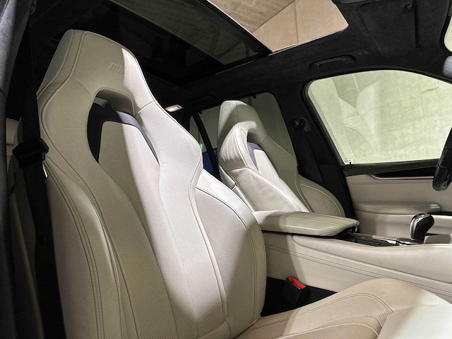 Bmw x5m 4.4 v8 m-sport f85 576hp 2015, jpv-47-k - afbeelding 42 van  49