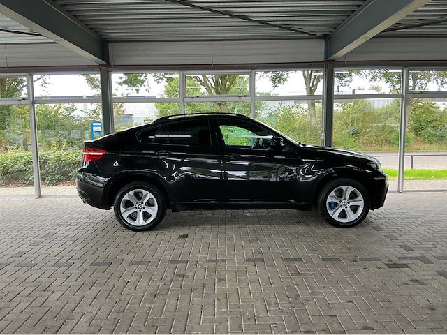 Bmw x6 m e71 | 4.4 v8 biturbo | 555 pk | 2013 | adaptive drive | head up display | comfort access | soft close | top view | btw auto - afbeelding 42 van  45