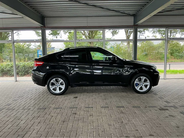 Bmw x6 m e71 | 4.4 v8 biturbo | 555 pk | 2013 | adaptive drive | head up display | comfort access | soft close | top view | btw auto - afbeelding 42 van  45