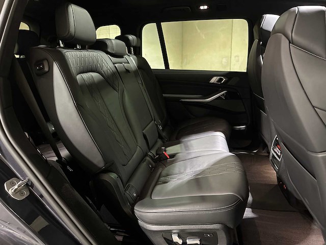 Bmw x7 m50i 4.4 v8 high executive m-sport 530pk 2021 g07, p-038-dk - afbeelding 47 van  60
