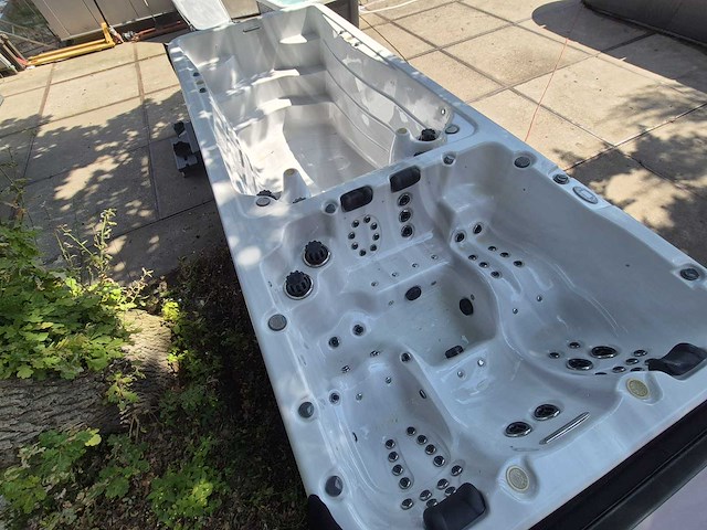 Bo spas zwemspa dubbele cabine 15 persoons jacuzzi en buitenspa - afbeelding 23 van  23