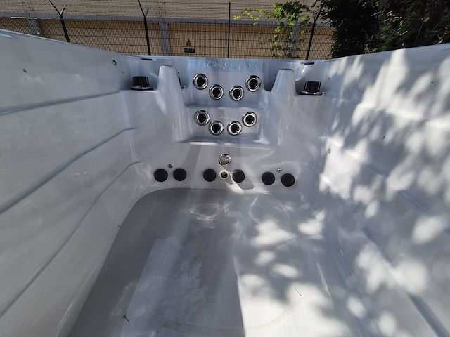 Bo spas zwemspa dubbele cabine 15 persoons jacuzzi en buitenspa - afbeelding 19 van  23