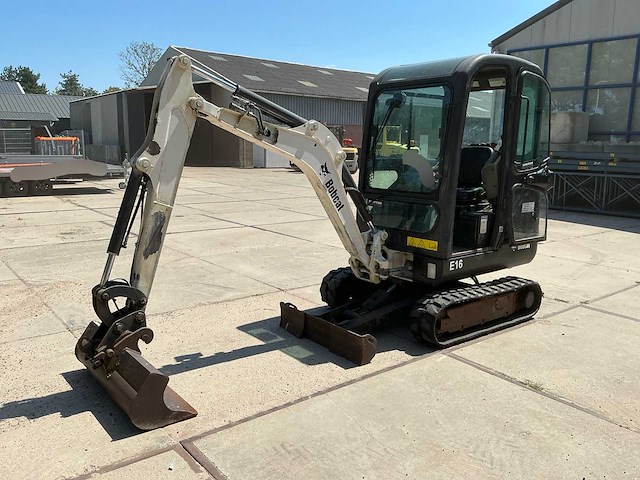 Bobcat - 2011 - e16 - minigraafmachine - afbeelding 1 van  25